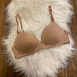 Victoria’s Secret Body By Victoria No Wire Nude Bra Size 34C